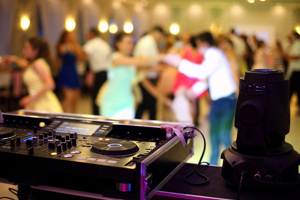 DJ op een bruiloft